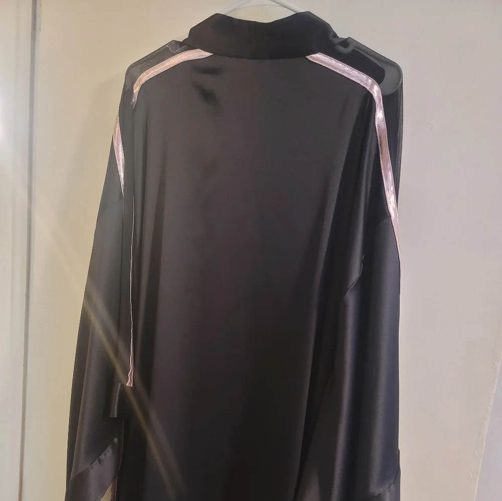 Satin Robe - Picture 2 of 3